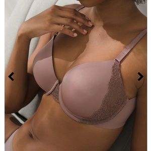 Soma vanishing 360 Perfect Coverage Lace Trim Bra in white